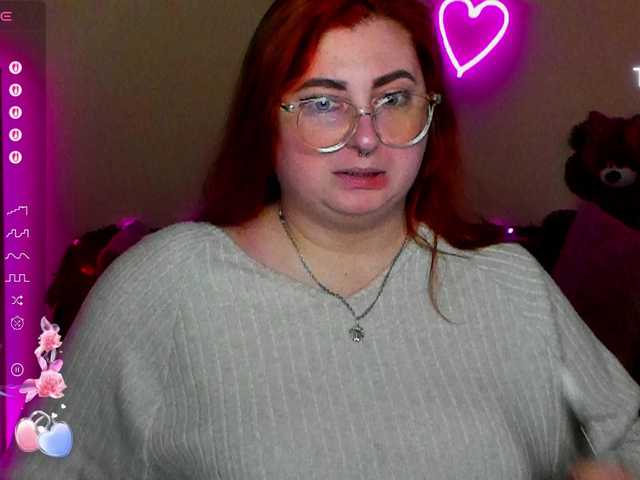 Aliciaredluv's BongaCams show and profile