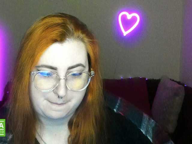 Aliciaredluv's BongaCams show and profile