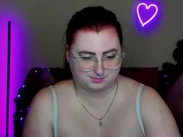 Aliciaredluv's BongaCams show and profile