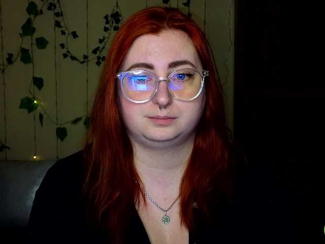 Aliciaredluv's BongaCams show and profile