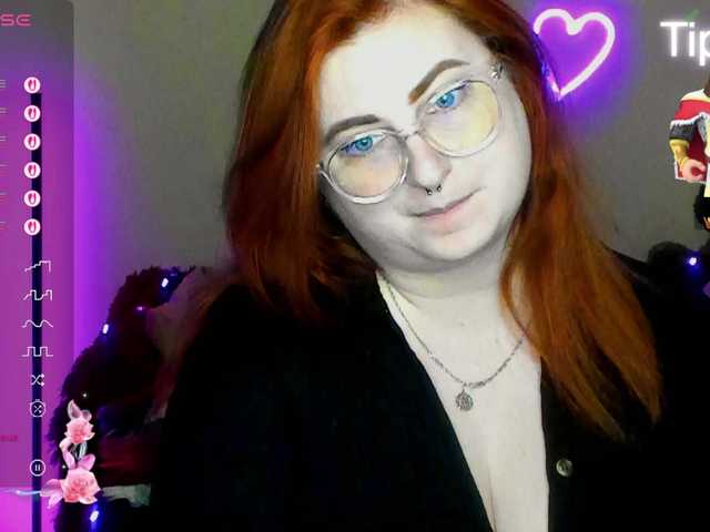 Aliciaredluv's BongaCams show and profile