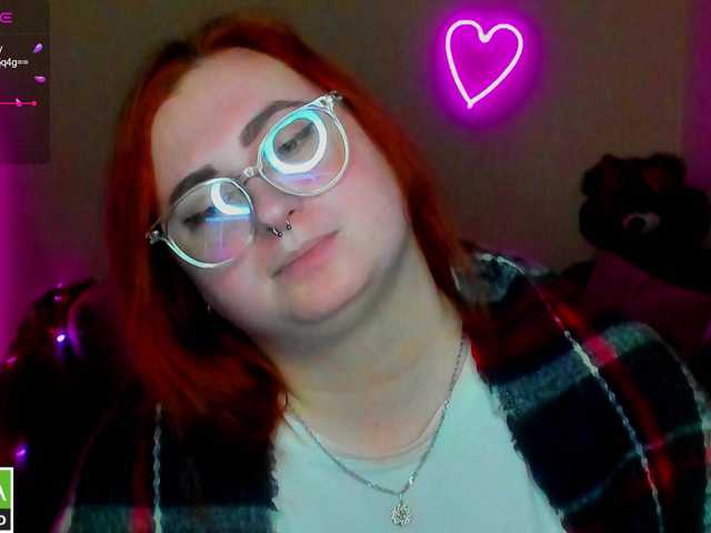 Aliciaredluv's BongaCams show and profile