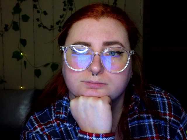 Aliciaredluv's BongaCams show and profile