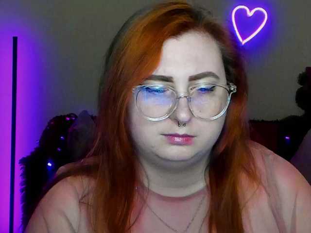 Aliciaredluv's BongaCams show and profile