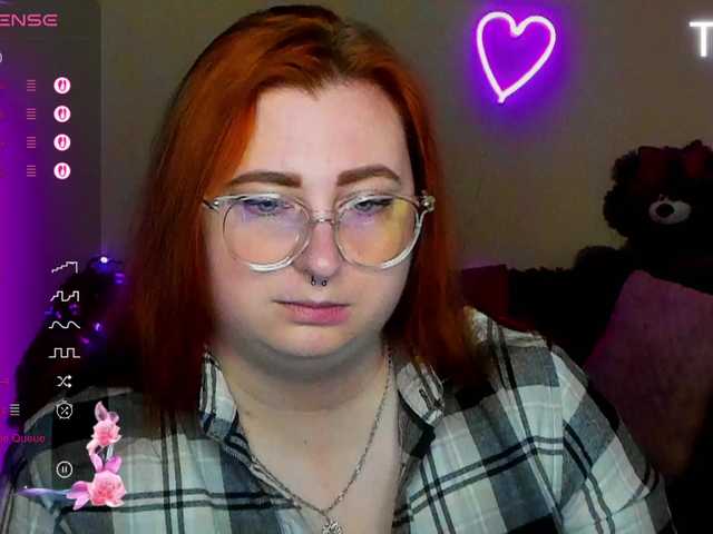 Aliciaredluv's BongaCams show and profile