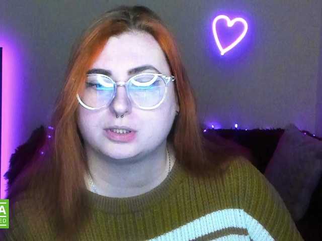 Aliciaredluv's BongaCams show and profile