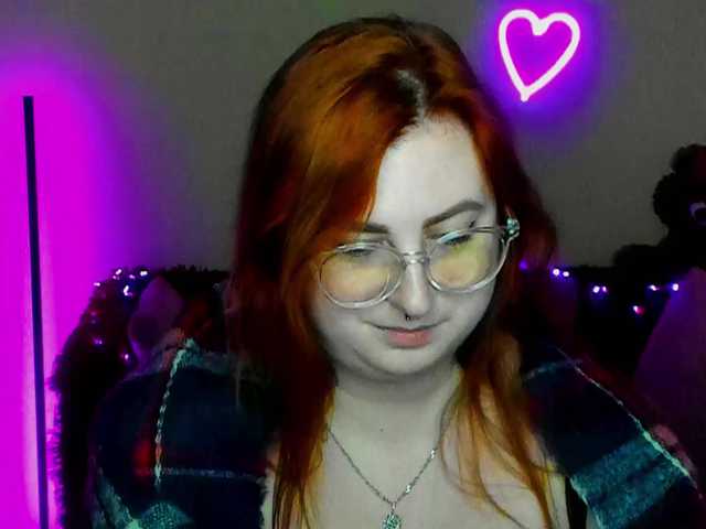 Aliciaredluv's BongaCams show and profile