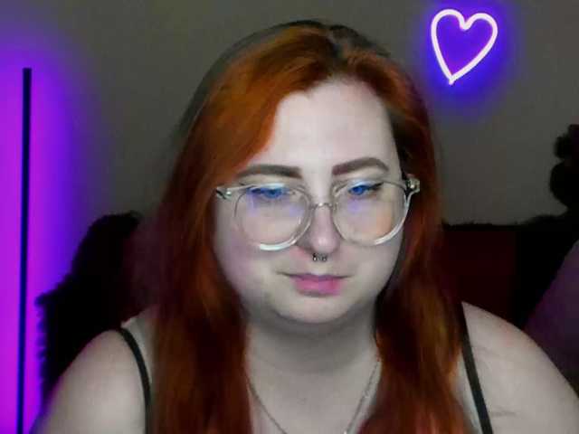 Aliciaredluv's BongaCams show and profile