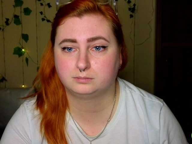 Aliciaredluv's BongaCams show and profile