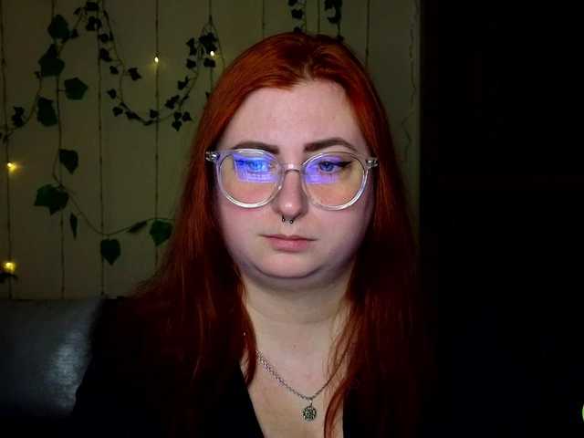 Aliciaredluv's BongaCams show and profile