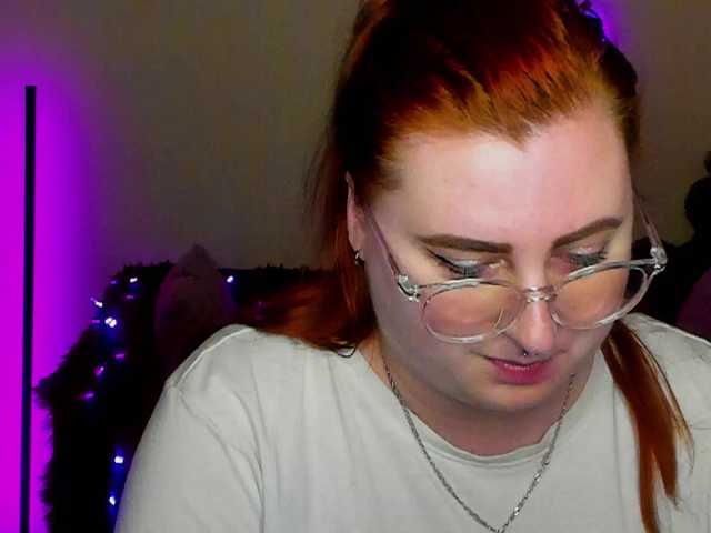 Aliciaredluv's BongaCams show and profile