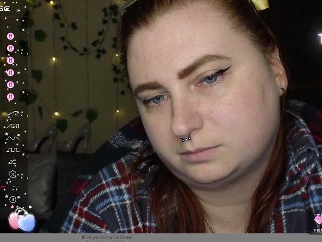 Aliciaredluv's BongaCams show and profile