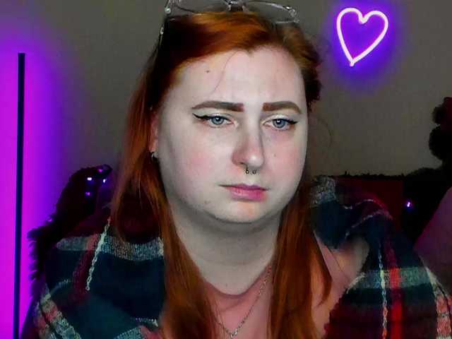 Aliciaredluv's BongaCams show and profile