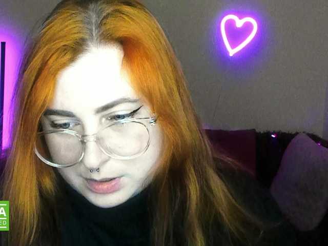 Aliciaredluv's BongaCams show and profile