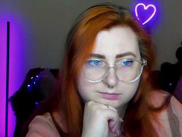 Aliciaredluv's BongaCams show and profile