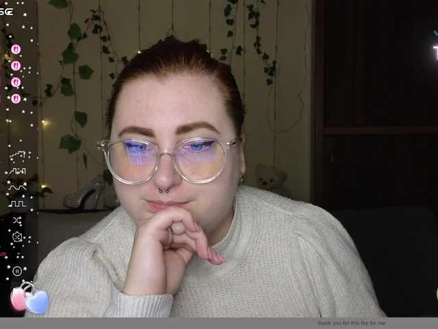 Aliciaredluv's BongaCams show and profile
