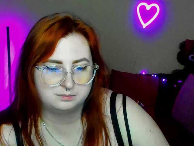 Aliciaredluv's BongaCams show and profile