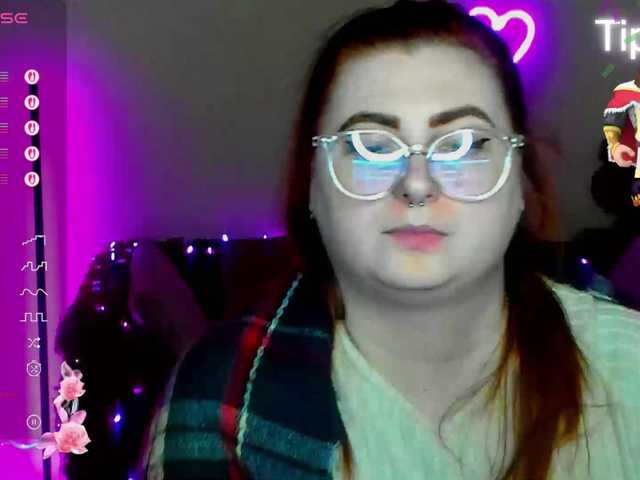 Aliciaredluv's BongaCams show and profile