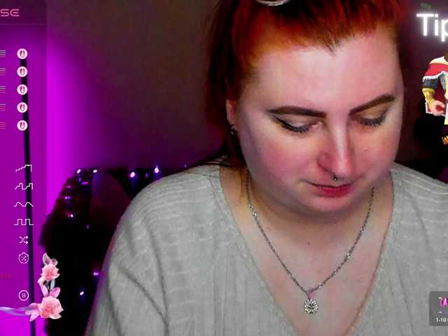 Aliciaredluv's BongaCams show and profile