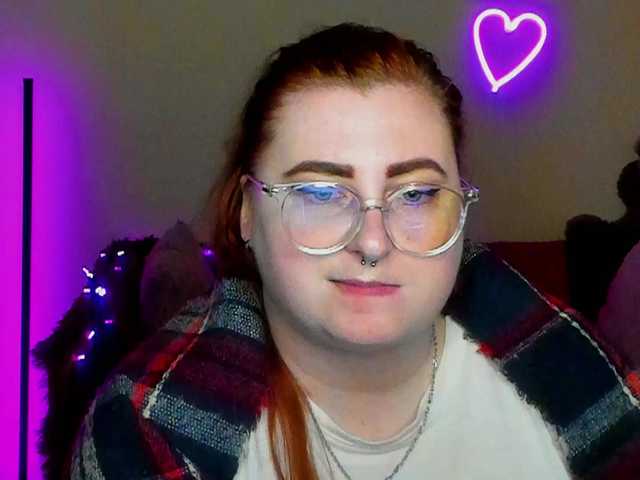 Aliciaredluv's BongaCams show and profile