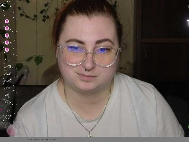 Aliciaredluv's BongaCams show and profile