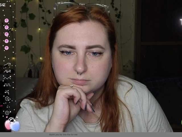 Aliciaredluv's BongaCams show and profile