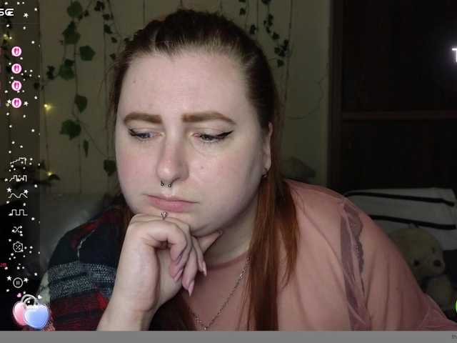 Aliciaredluv's BongaCams show and profile