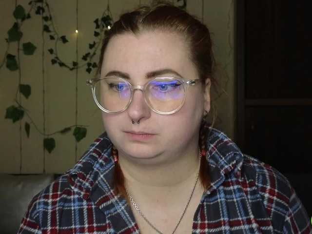 Aliciaredluv's BongaCams show and profile