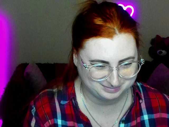 Aliciaredluv's BongaCams show and profile