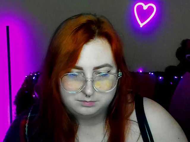 Aliciaredluv's BongaCams show and profile