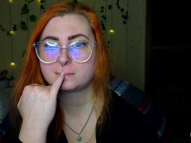 Aliciaredluv's BongaCams show and profile