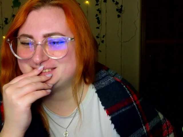 Aliciaredluv's BongaCams show and profile