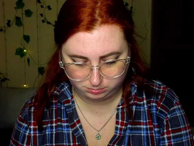 Aliciaredluv's BongaCams show and profile