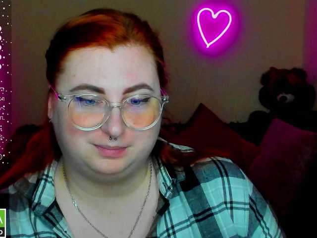 Aliciaredluv's BongaCams show and profile