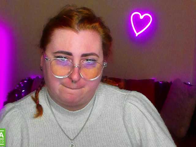 Aliciaredluv's BongaCams show and profile