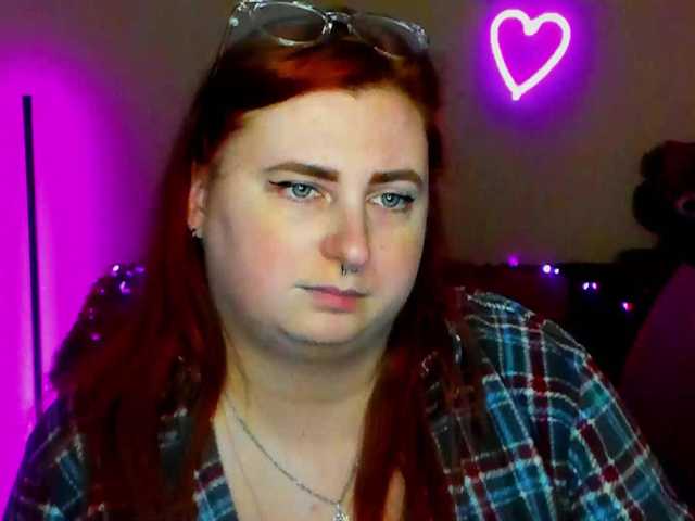 Aliciaredluv's BongaCams show and profile