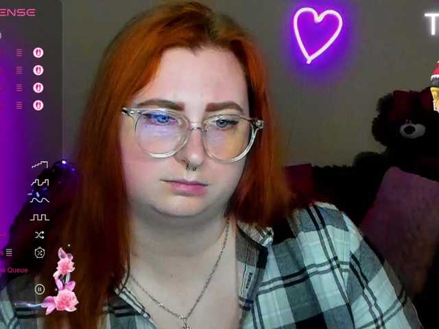 Aliciaredluv's BongaCams show and profile