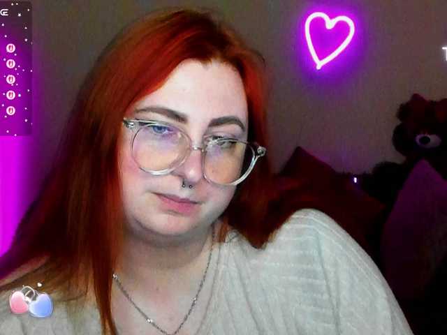 Aliciaredluv's BongaCams show and profile