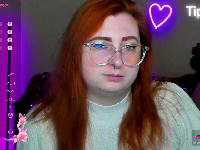 Aliciaredluv's BongaCams show and profile