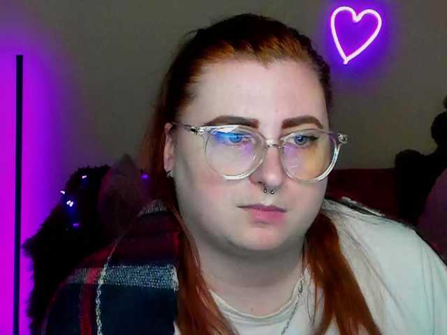 Aliciaredluv's BongaCams show and profile