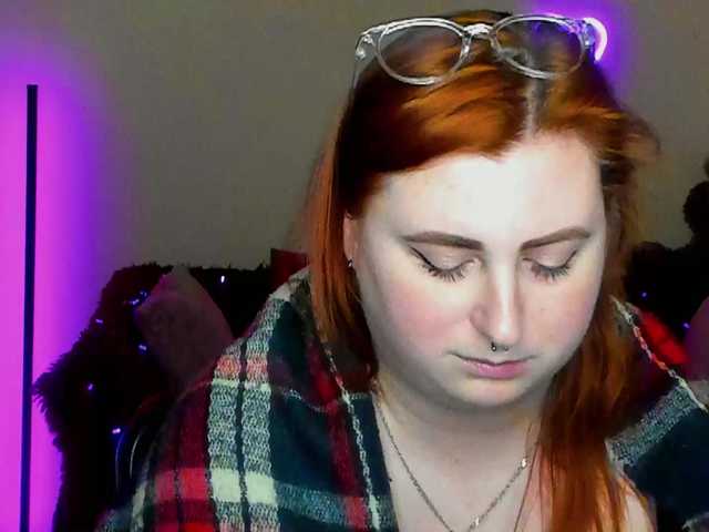 Aliciaredluv's BongaCams show and profile