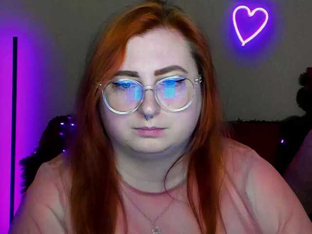 Aliciaredluv's BongaCams show and profile