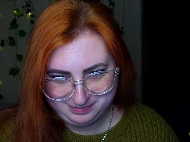 Aliciaredluv's BongaCams show and profile