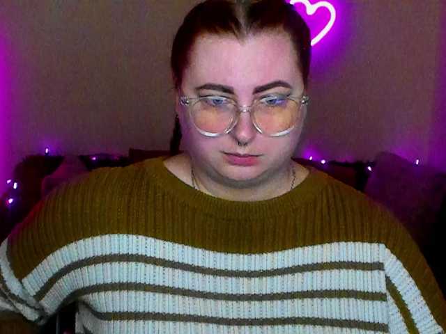 Aliciaredluv's BongaCams show and profile