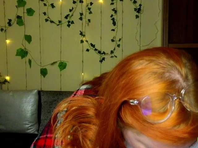 Aliciaredluv's BongaCams show and profile