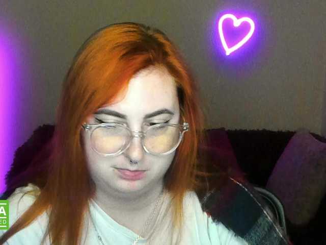 Aliciaredluv's BongaCams show and profile