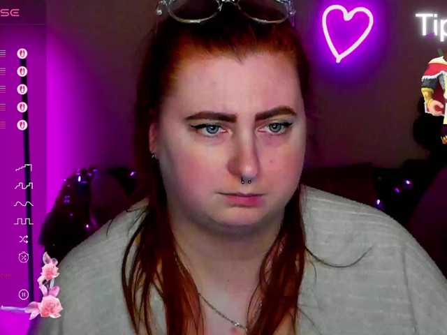 Aliciaredluv's BongaCams show and profile