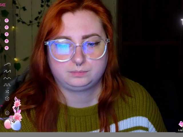 Aliciaredluv's BongaCams show and profile