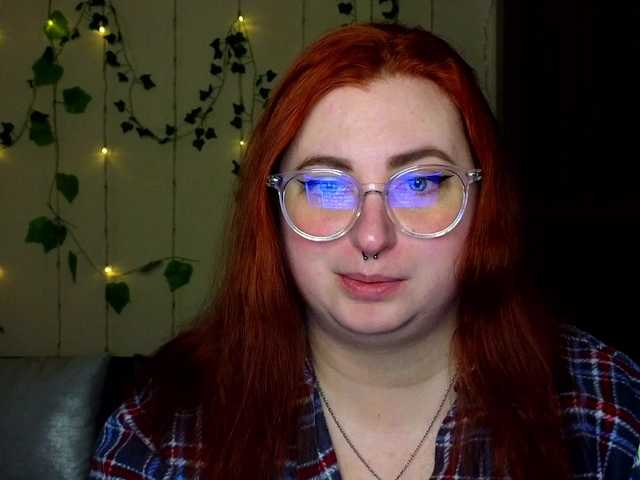 Aliciaredluv's BongaCams show and profile