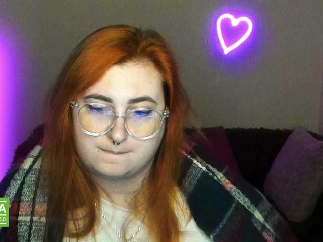 Aliciaredluv's BongaCams show and profile